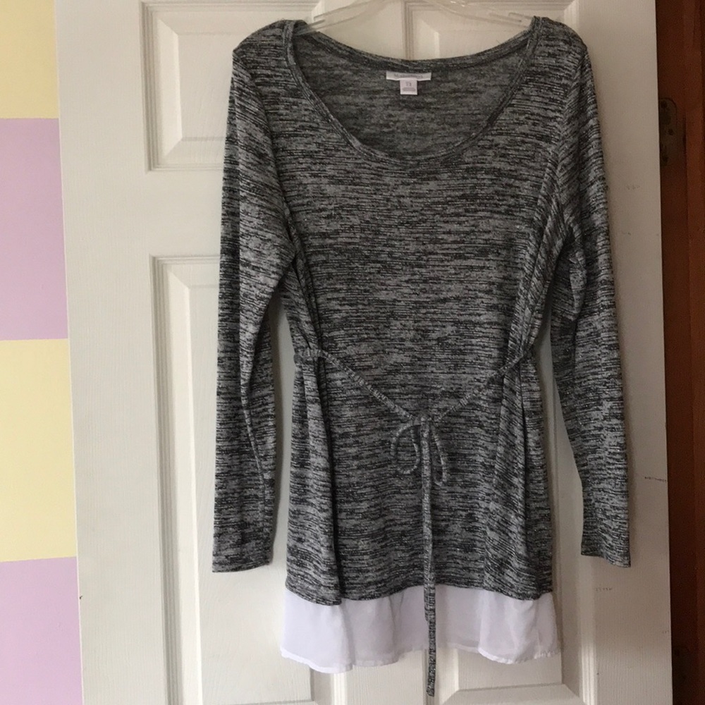 Super flattering maternity shirt